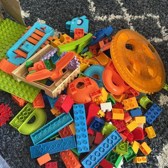 Bundle of 2 Building Block Sets - Picture 4 of 7